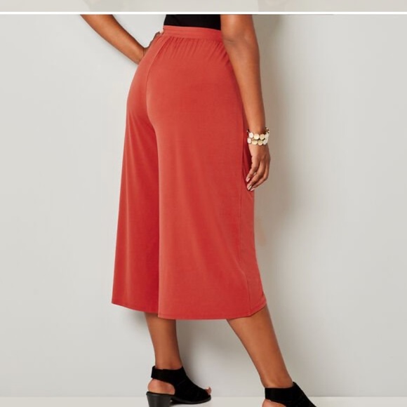 Tulip hem crop pants - Picture 2 of 3